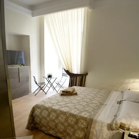 Fafgrandsuitenapoli Neapol