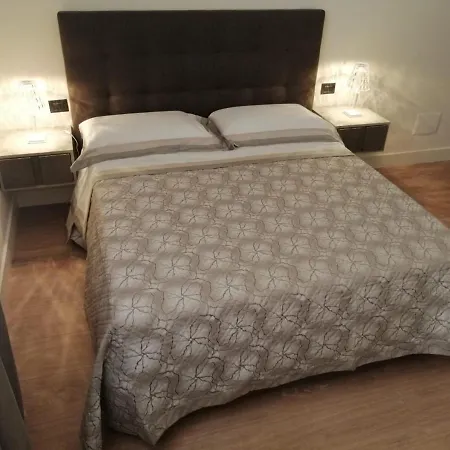 Holiday home Fafgrandsuitenapoli Naples