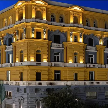 Fafgrandsuitenapoli * Naples